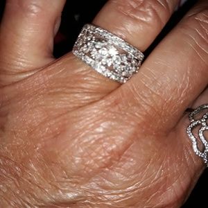 Beautiful vintage Diamond Flower Ring in WG